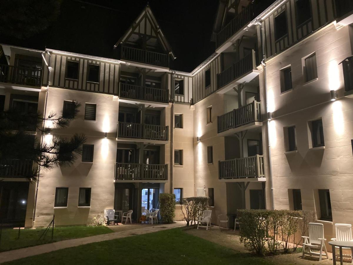 Apartment Le De Deauville