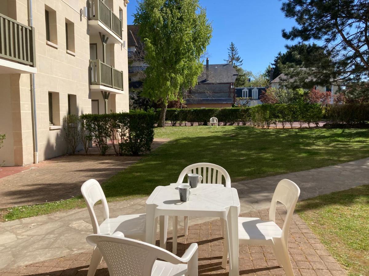 Le De Apartment *